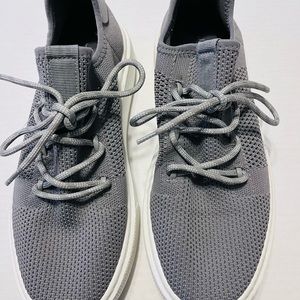 J/slides 8.5Women Gray  Sneakers Knit Type Fabric